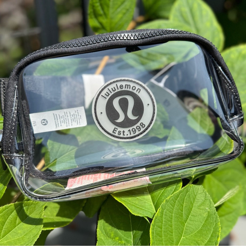 🌸SOLD 🌸lululemon athletica Black Clear belt Bag 1L NWT - Picture 2 of 4